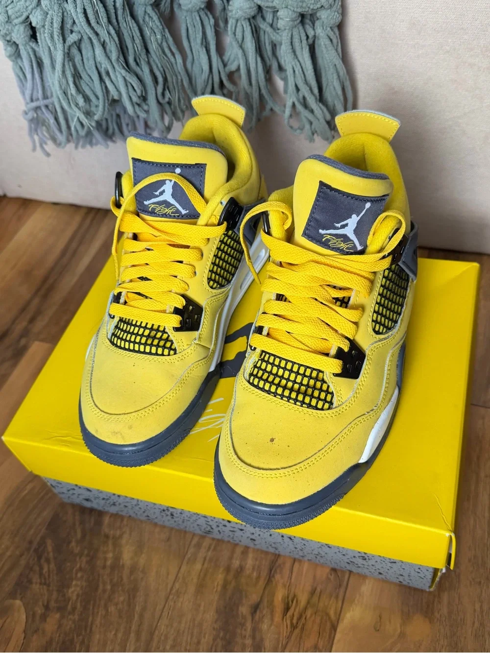 Jordan 4 Retro Lightning (2021) (GS) (Size 5Y)